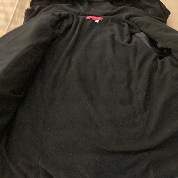 Derhy Kids Sequin Puffer Jacket with Hood in Black. Size 10-12. - Picture 6 of 8